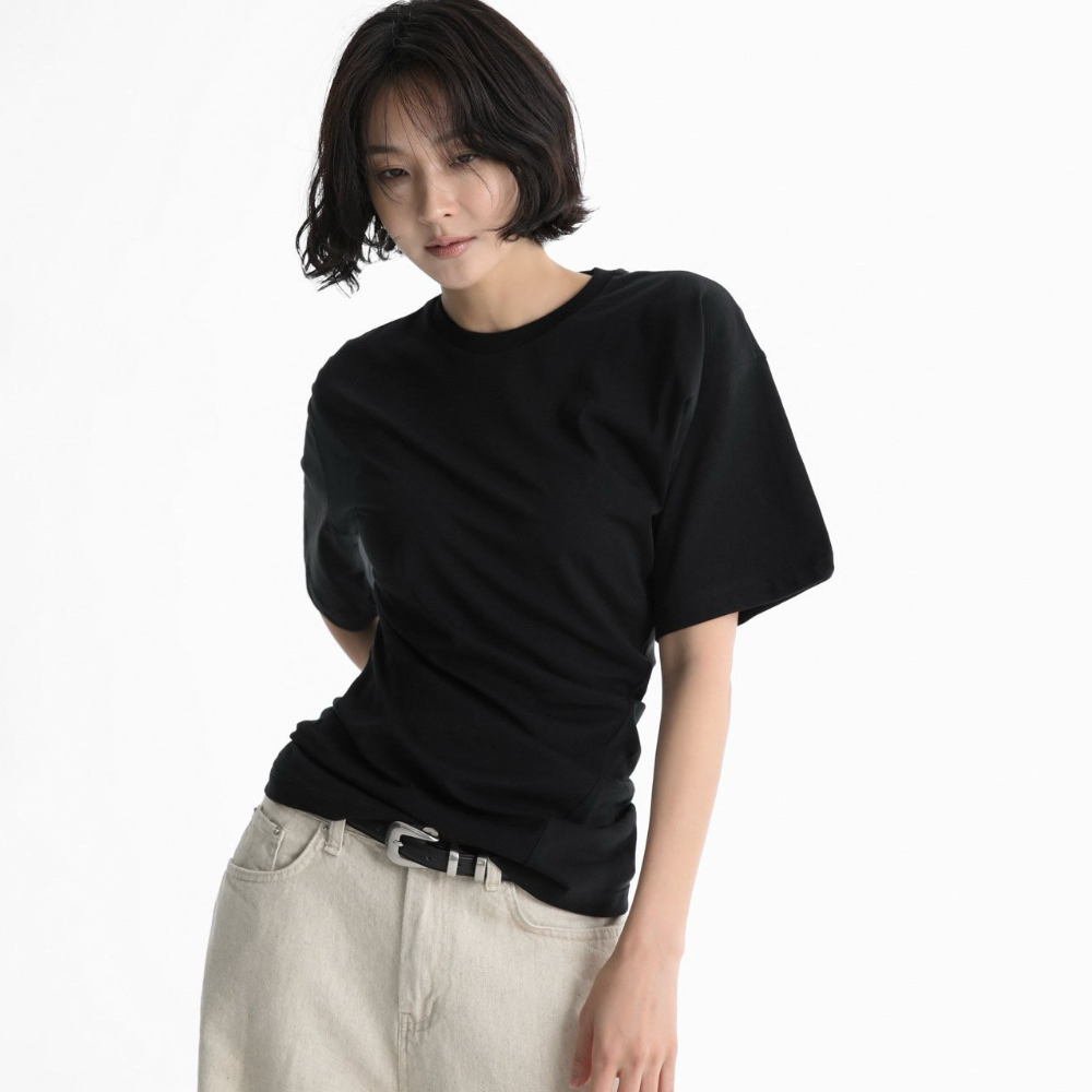 Camiseta con detalle retorcido