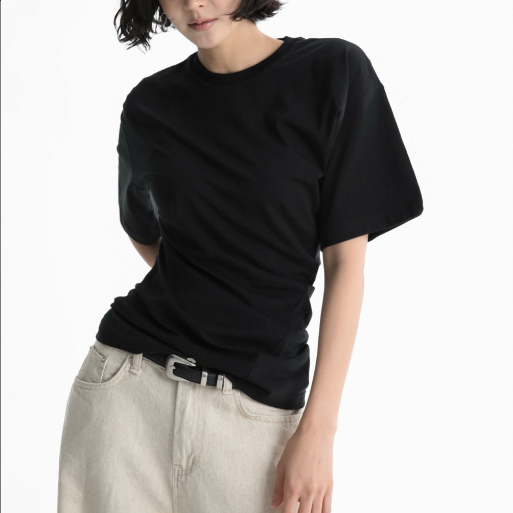 Camiseta con detalle retorcido