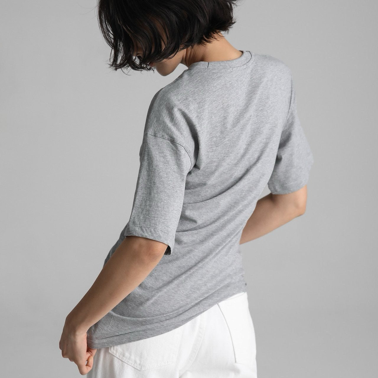 Camiseta con detalle retorcido