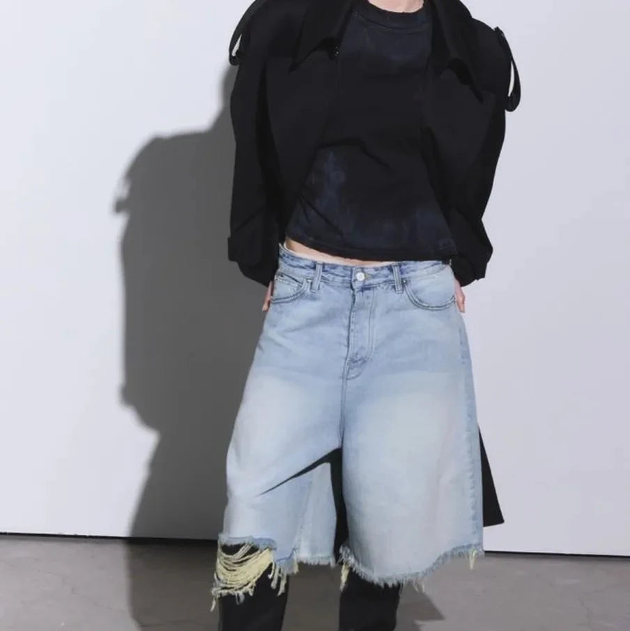 Zerrissene Jeans-Shorts