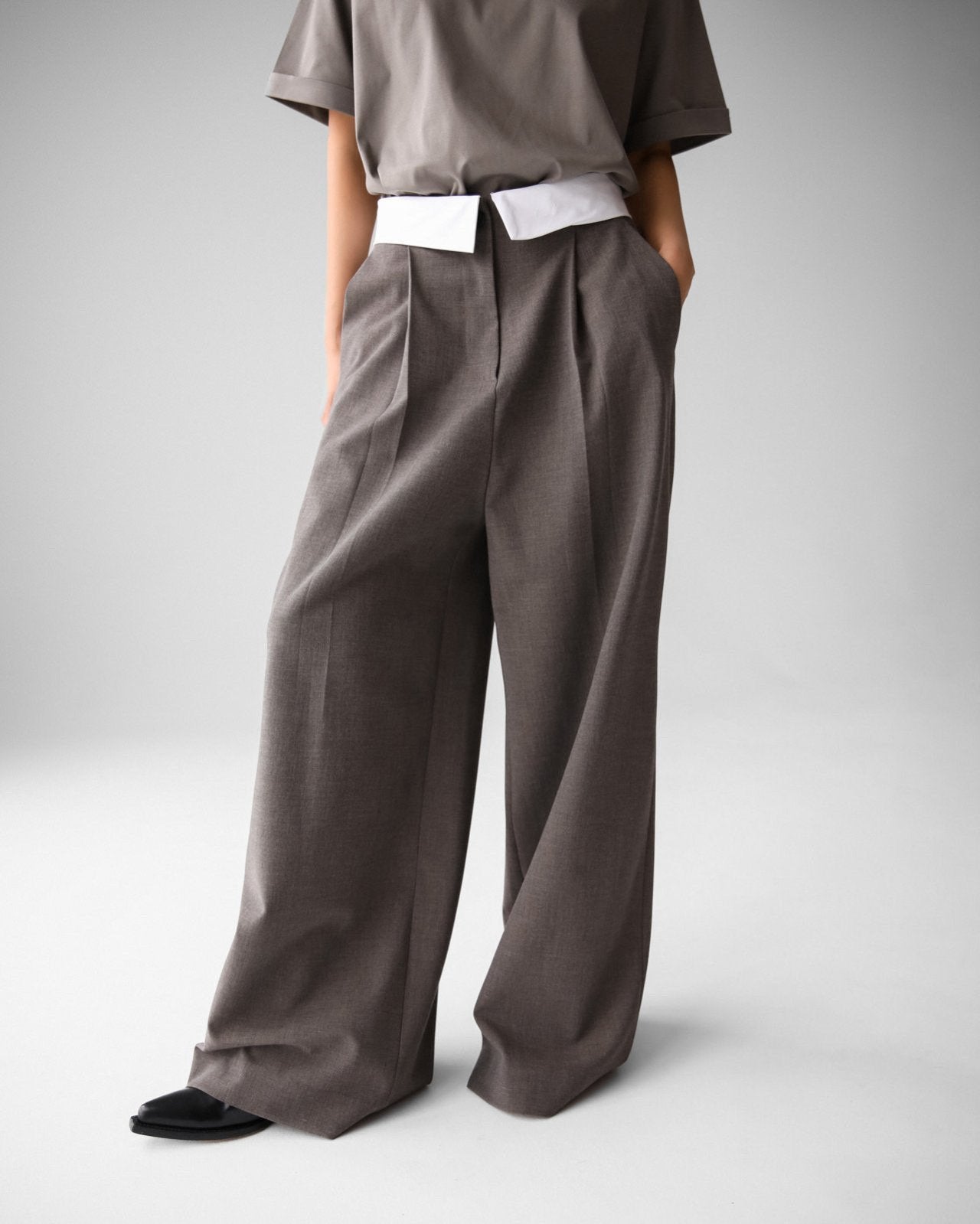 BI – Color Waist Wide Pin – Tuck Trousers