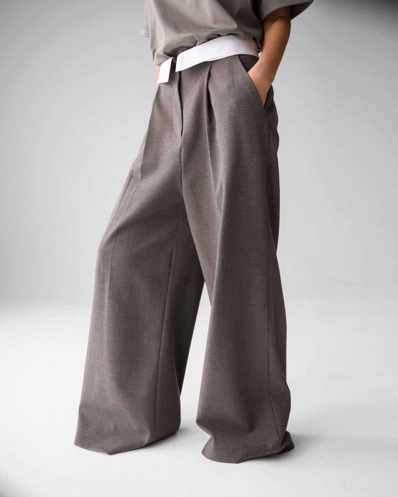 BI – Color Waist Wide Pin – Tuck Trousers