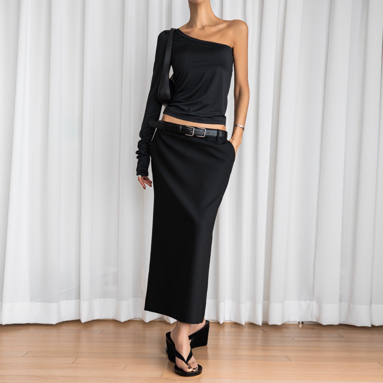 One Diagonal Shoulder Long Sleeved Top