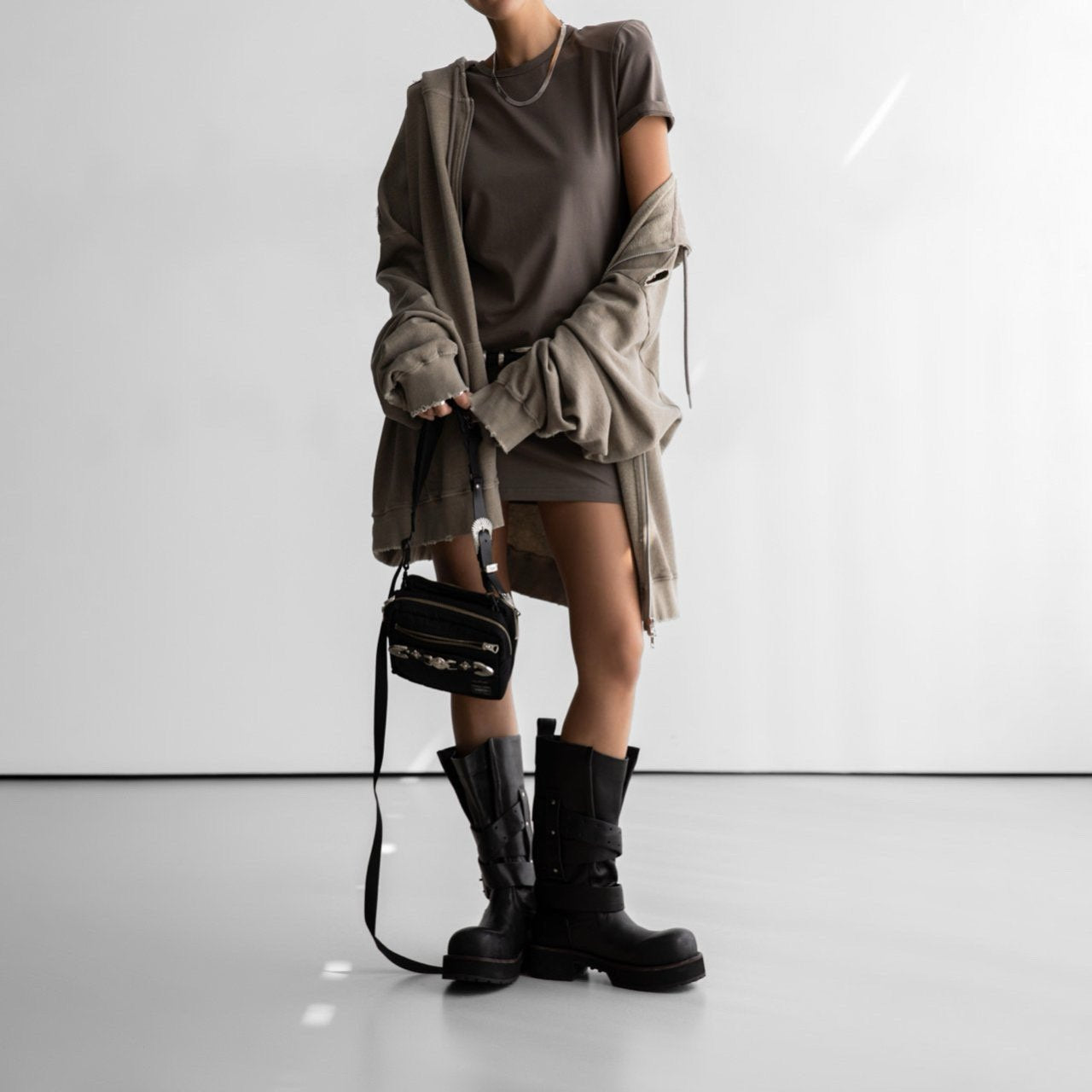 Oversized Cutted Detail Sweatshirt