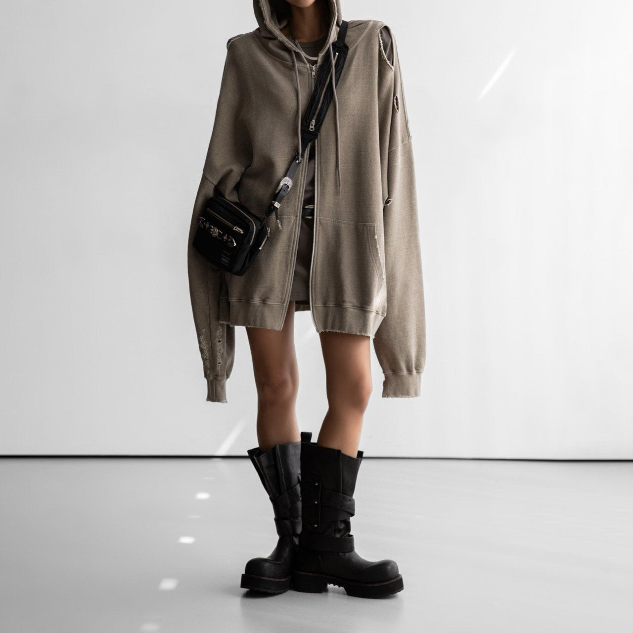Oversized Cutted Detail Sweatshirt